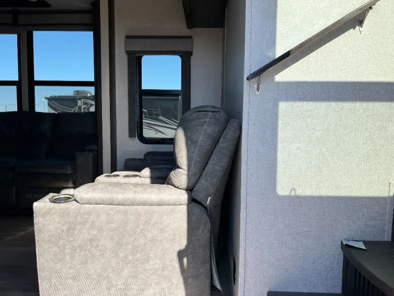 2019 Keystone Raptor 423 - Photo 4