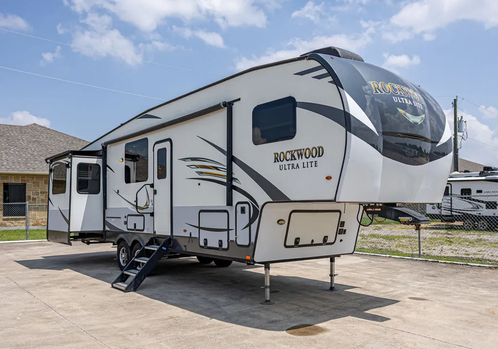 2020 Forest River Rockwood Ultra Lite 2898KS - Photo 3