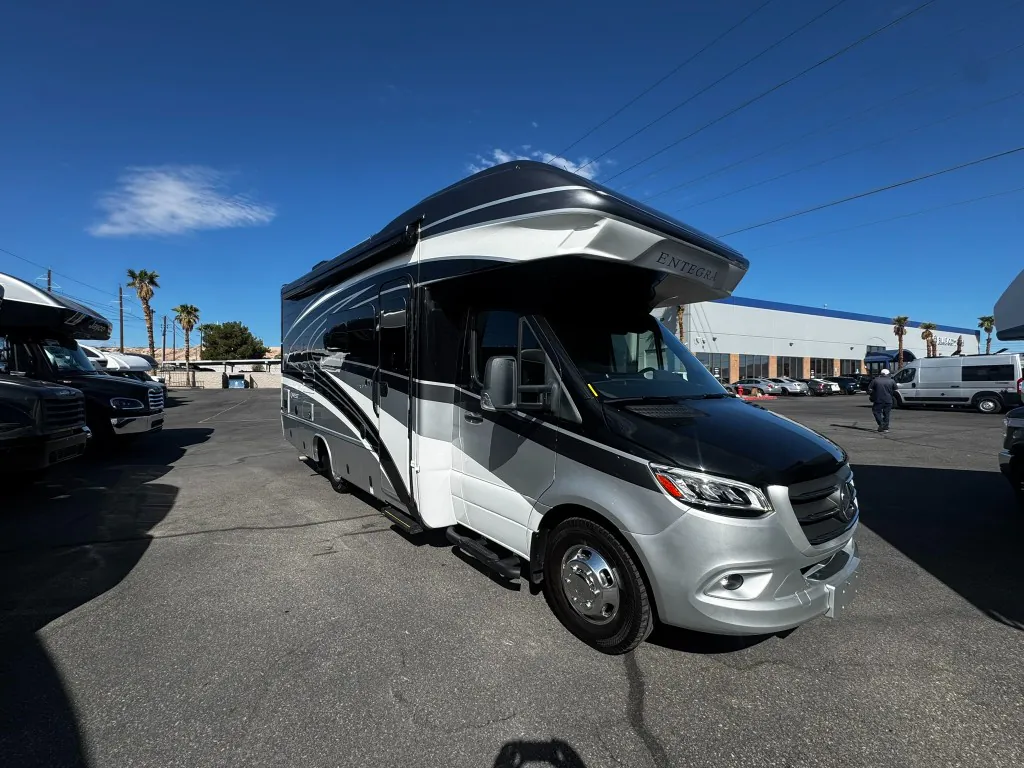 2023 Entegra Coach Qwest 24R - Photo 2