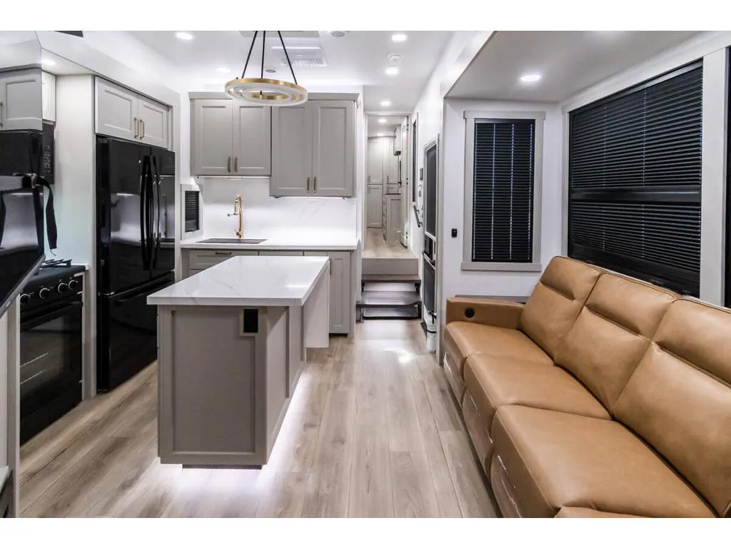 2025 Brinkley Model G 3500, Photos photo 2