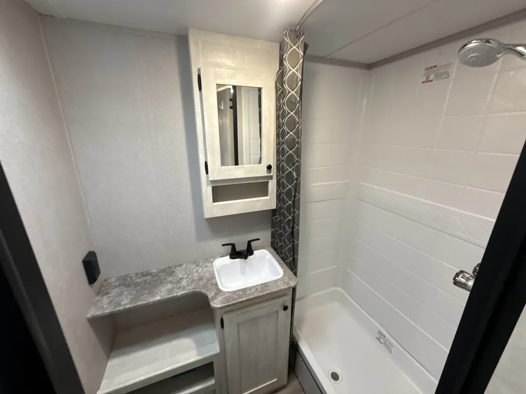 2024 Shasta I-5 530QB, Photos photo 16