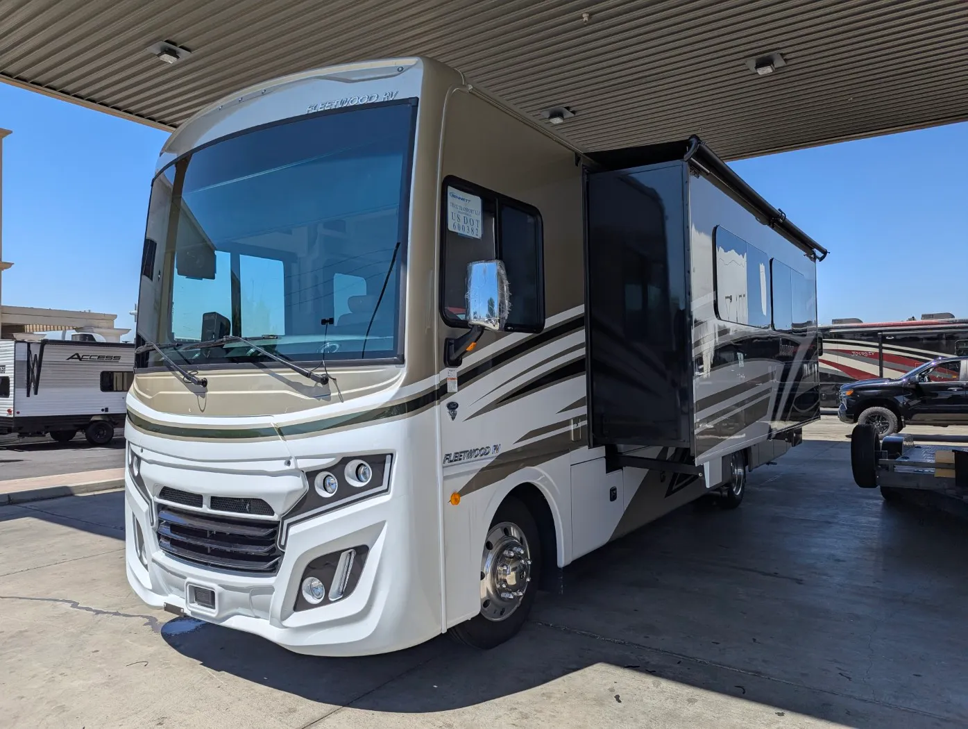 2026 Fleetwood Bounder 33C - Photo 4