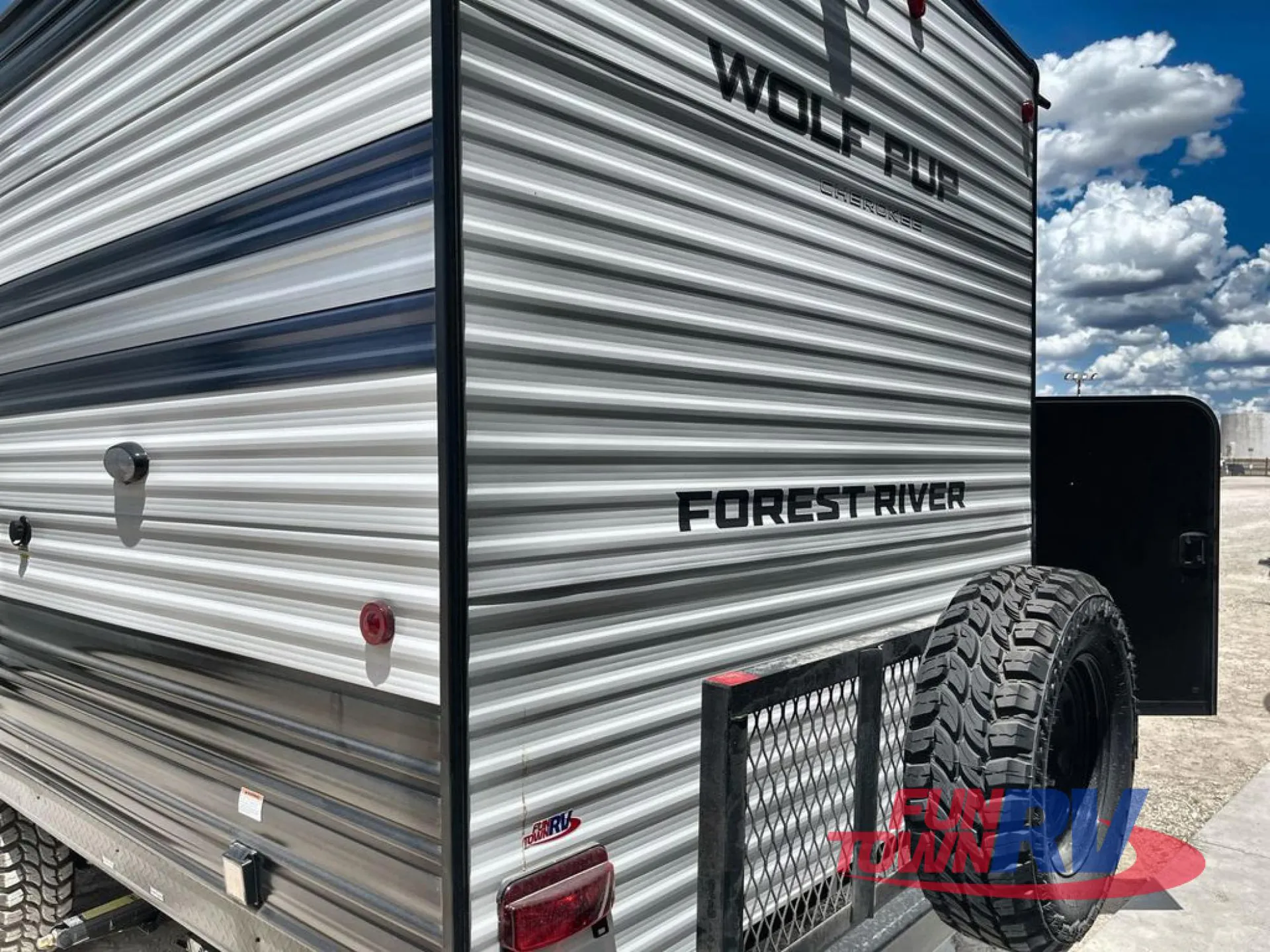 2027 Forest River Cherokee Wolf Pup 17JW — Photo 6