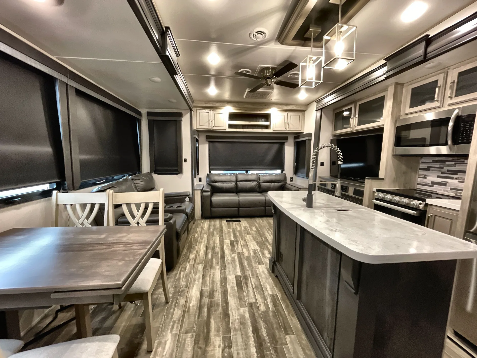 2022 Keystone Avalanche 372MB — living area main