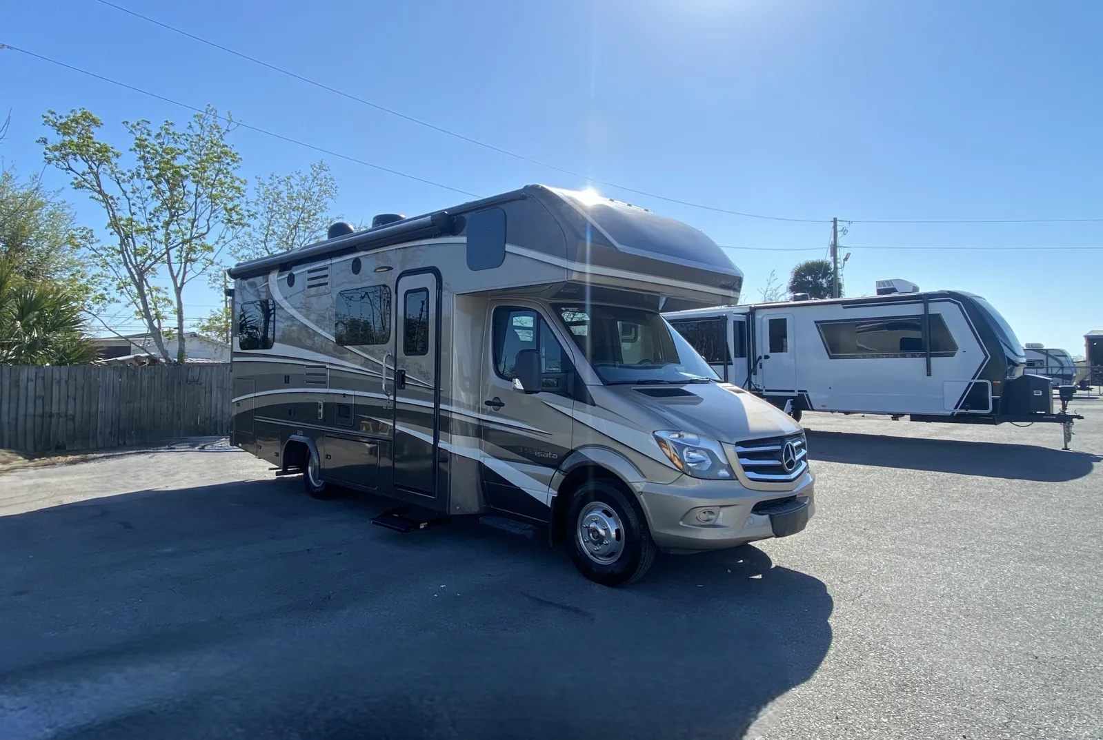 2019 Dynamax Corp Isata 3 24RW - Photo 2