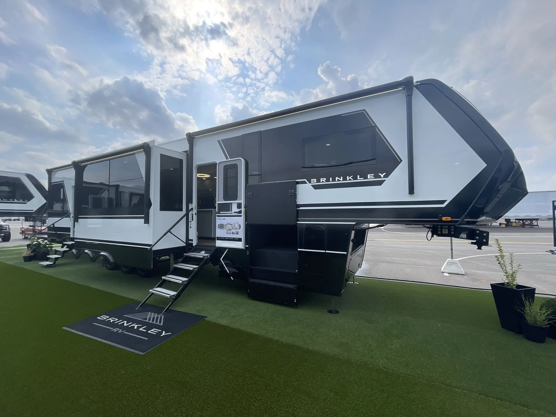 2027 Brinkley Model G 4170 - Photo 2