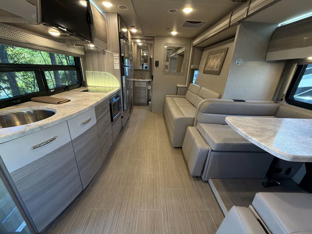 2021 Thor Motor Coach Tiburon 24FB, Photos photo 6
