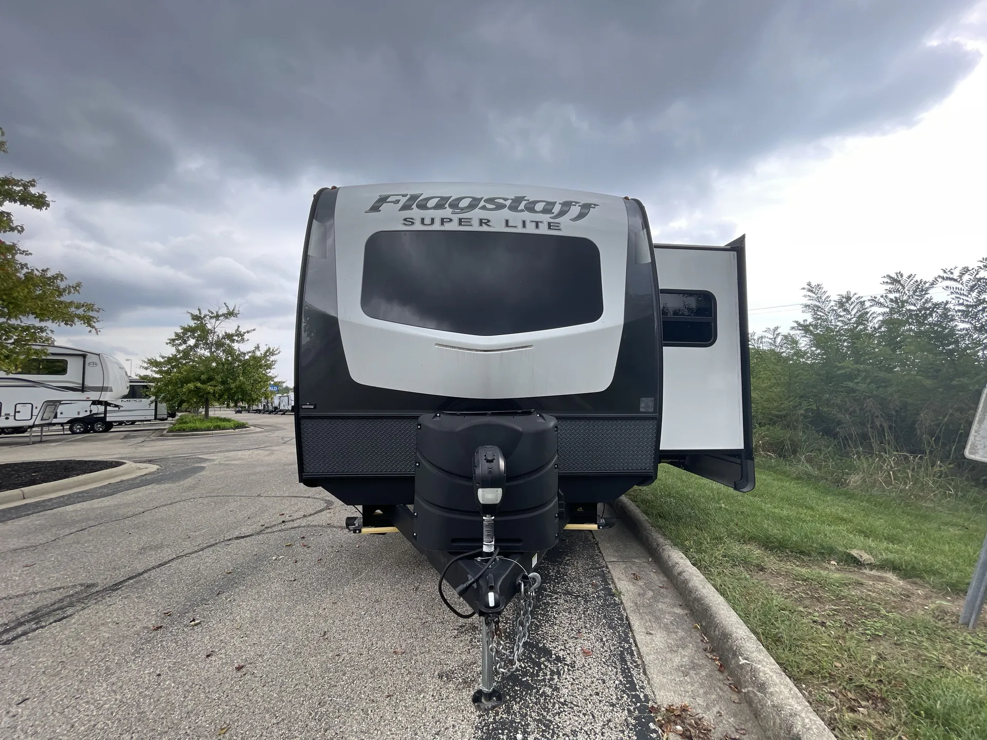 2022 Forest River Flagstaff Super Lite 27FBIK — front
