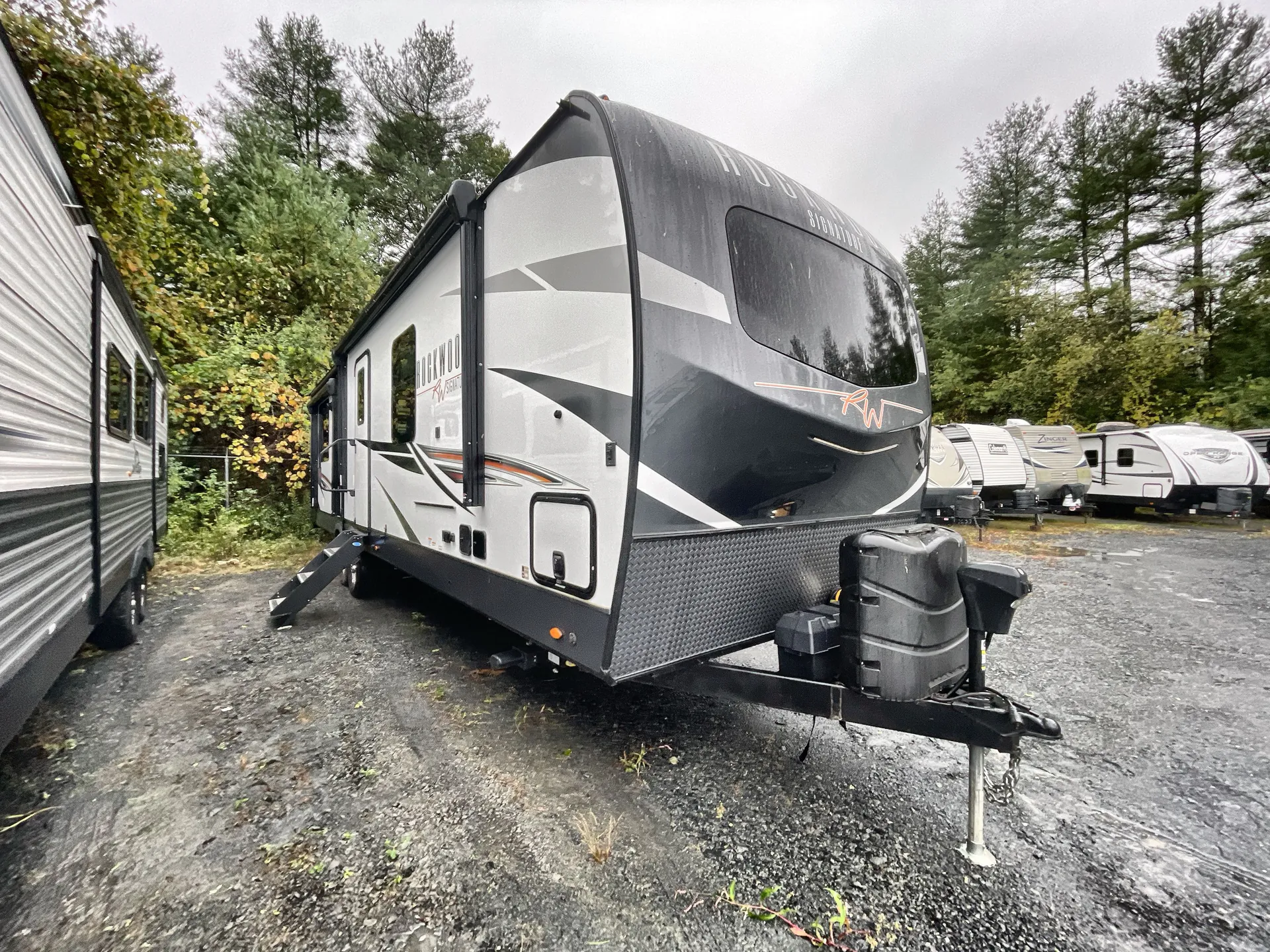 2021 Forest River Rockwood Signature Ultra Lite 8329SB - Photo 2