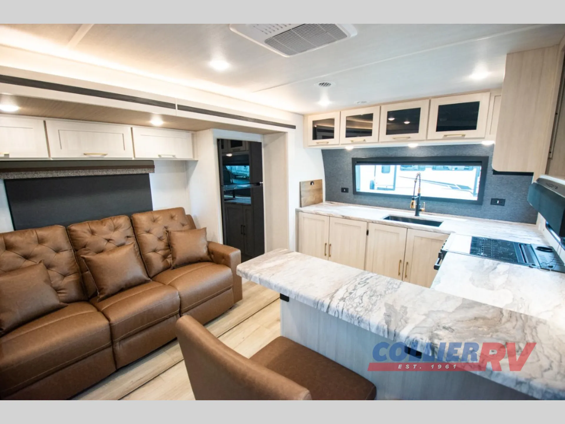 2024 Forest River Grand Surveyor 268FKBS - Photo 3