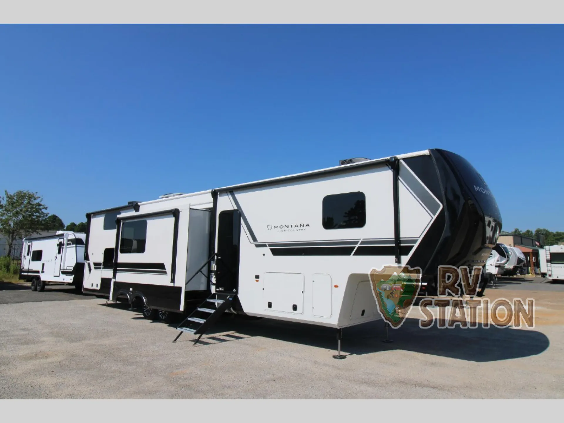 2027 Keystone Montana High Country 391TB - Photo 2