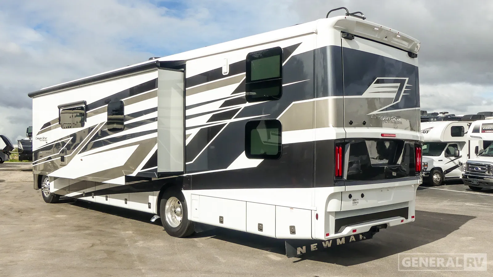 2026 Newmar Canyon Star 3947 - Photo 4