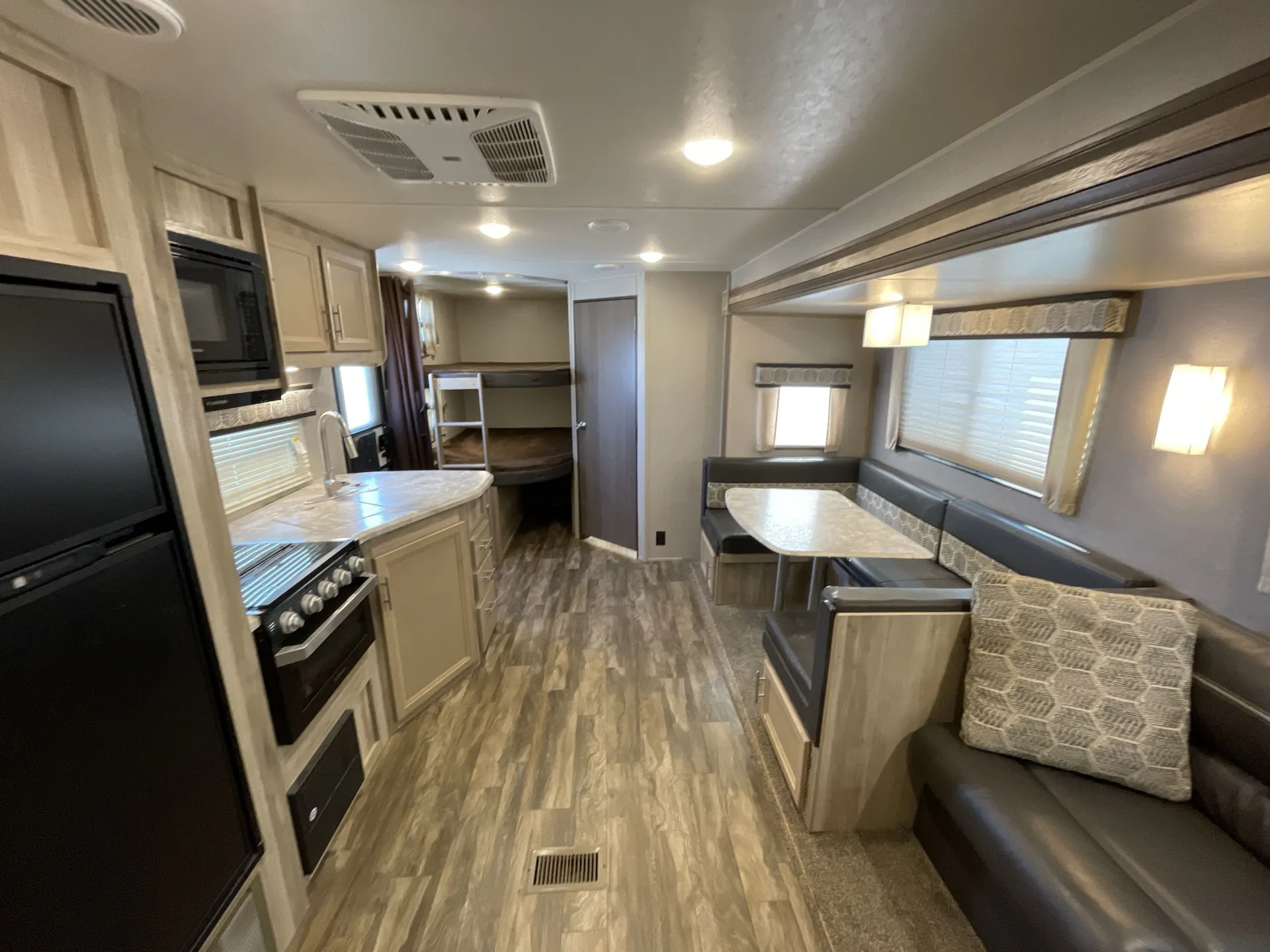 2021 Coachmen Catalina Legacy Edition 263BHSCK — living area main