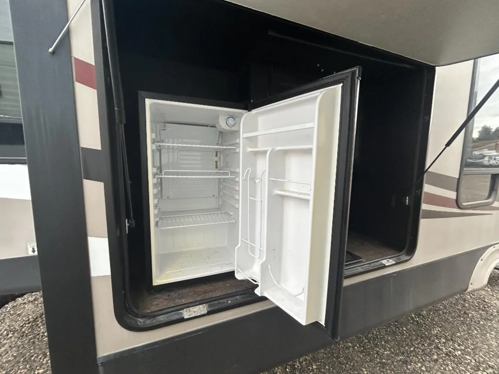 2014 Forest River Sandpiper 356RL, Photos photo 10