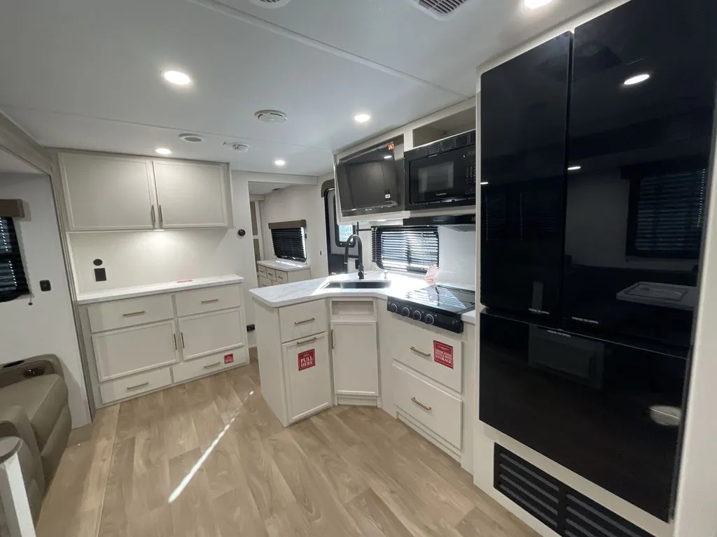 2027 Grand Design Transcend 335BHT, Photos photo 19