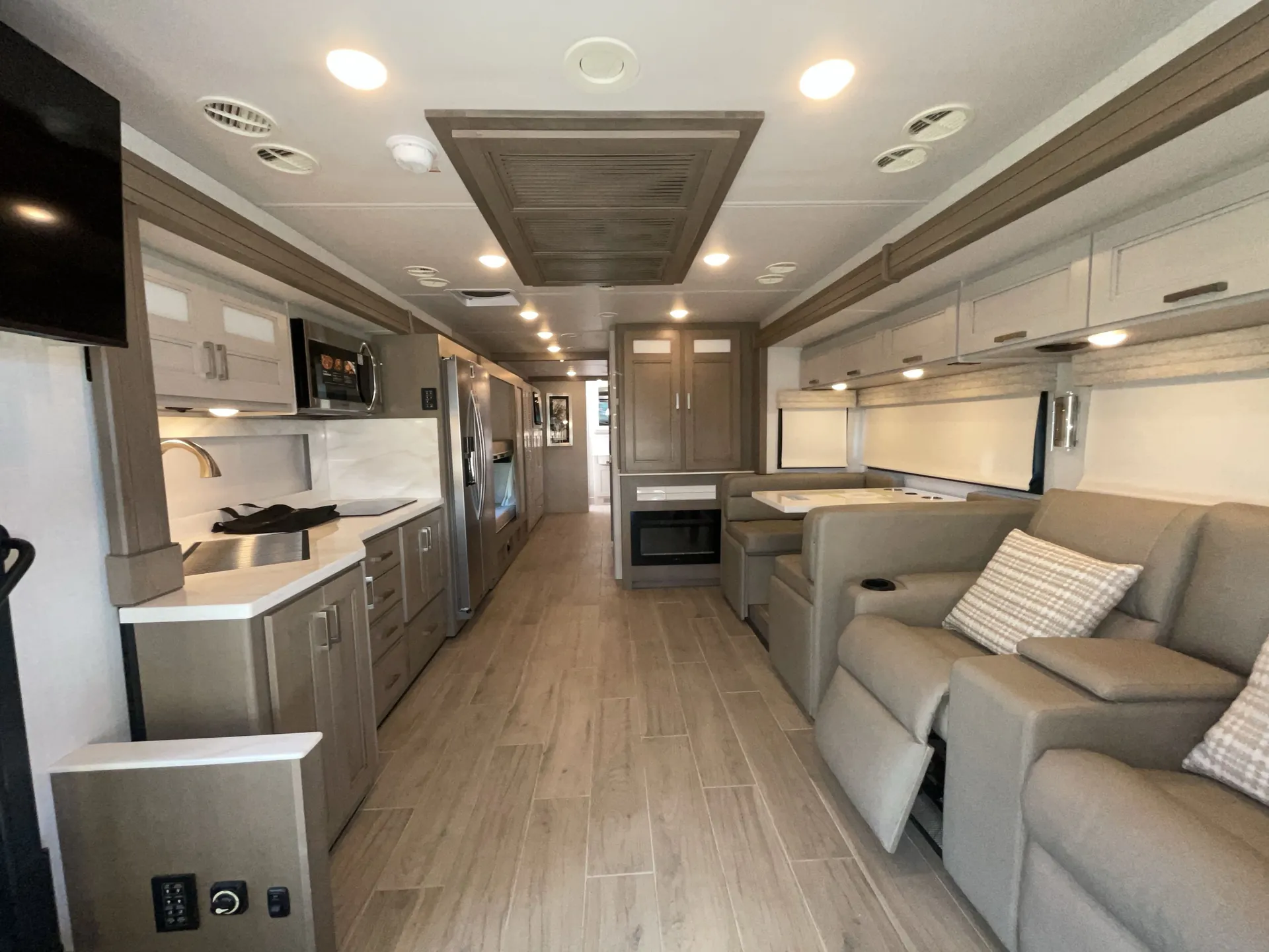2027 Thor Motor Coach Inception HD 38XL — living area main