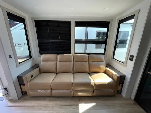 2026 Brinkley Model G 4000, Photos photo 45