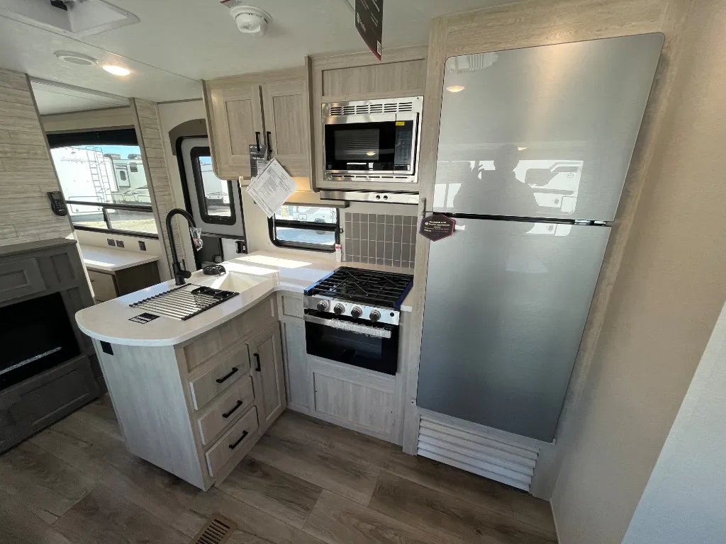 2026 Coachmen Catalina Legacy Edition 343BHTS (2 Queen Beds), Photos photo 24