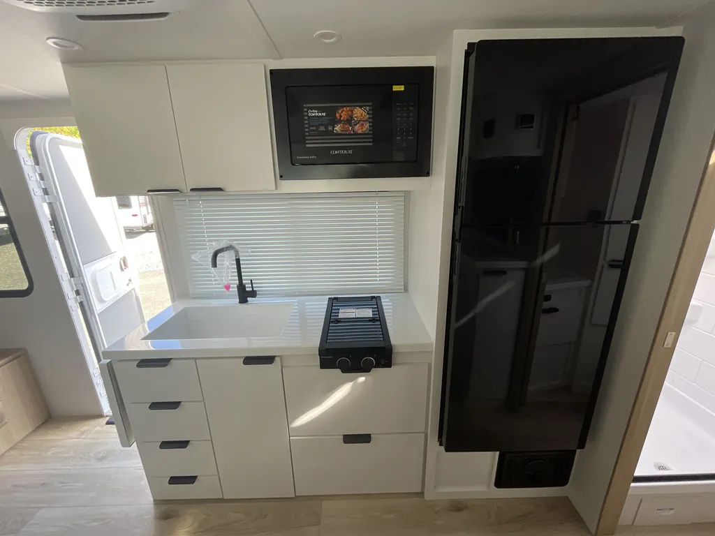 2027 Winnebago Micro Minnie 2108DS, Photos photo 8