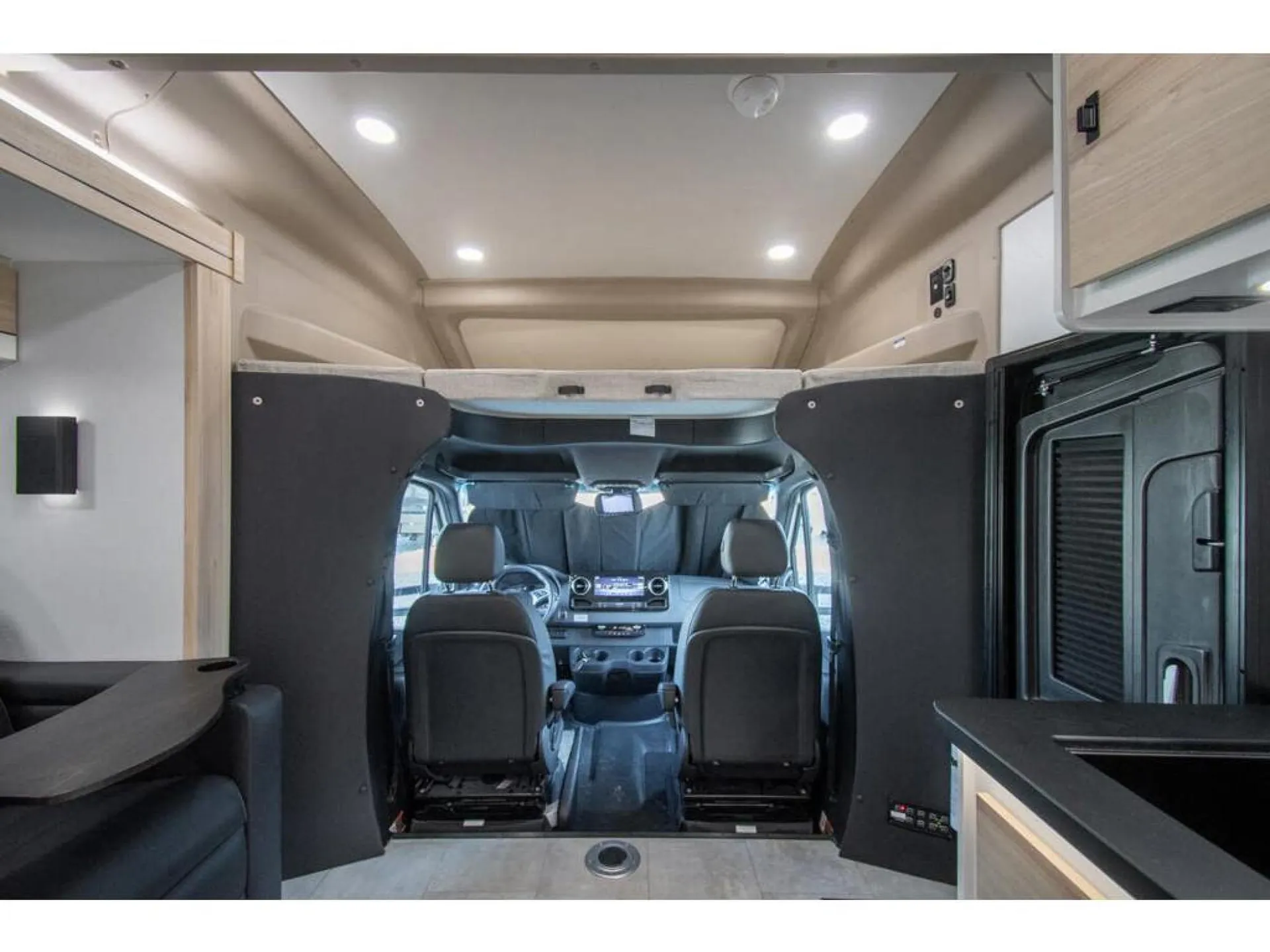 2026 Entegra Coach Qwest 25R - Photo 4