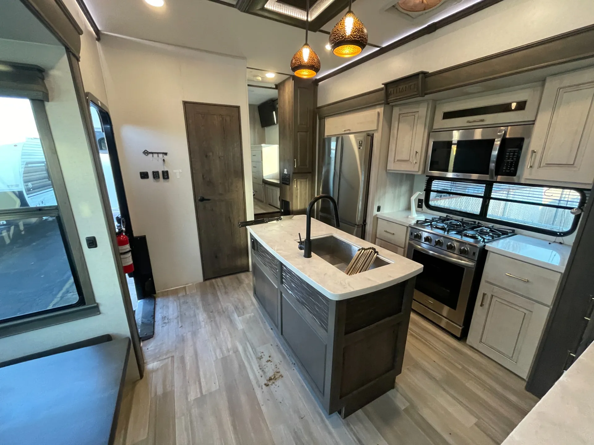 2022 Alliance RV Paradigm 385FL - Photo 3