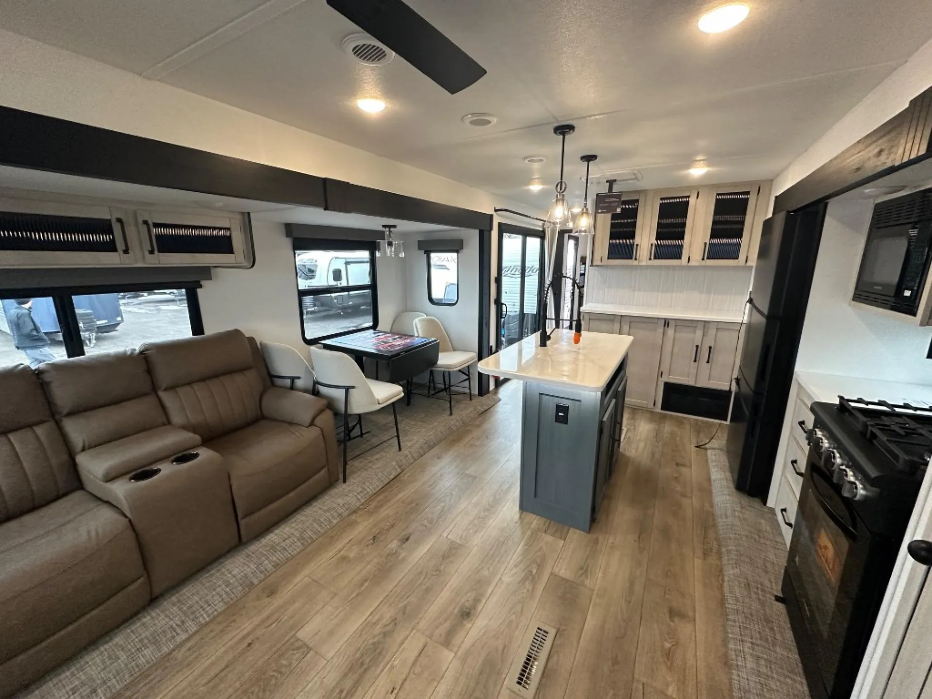 2026 Forest River Puma Vista 37PFL — Photo 7