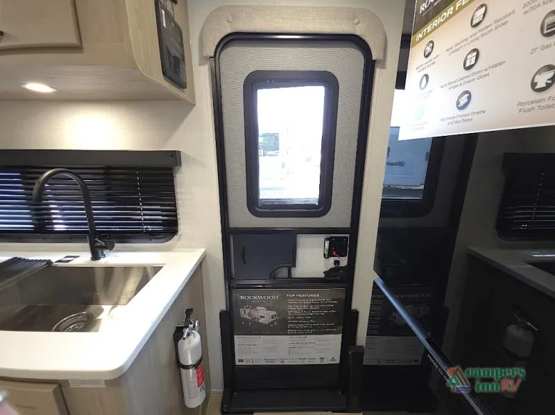 2026 Forest River Rockwood Mini Lite 2205S - Photo 3