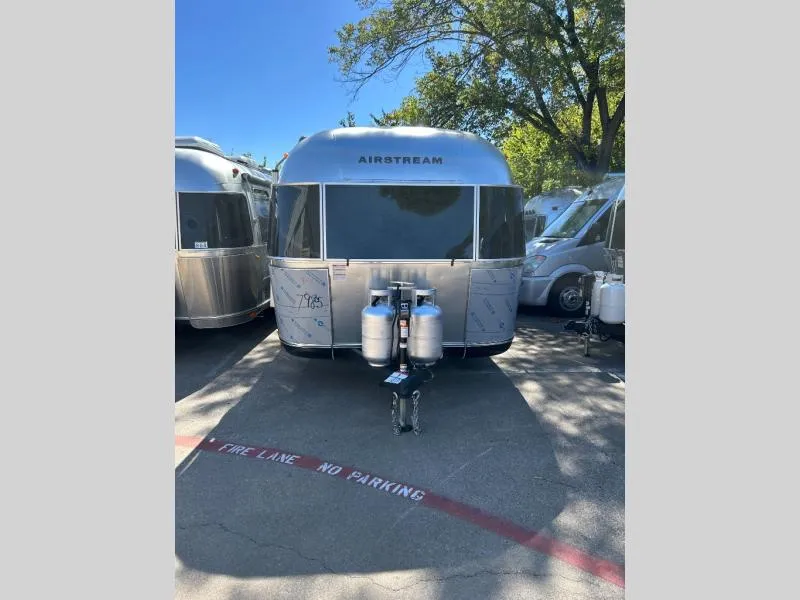 2026 Airstream Classic 28RB - Photo 2