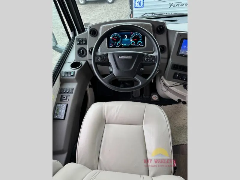 2025 Winnebago Forza 38W - Photo 3
