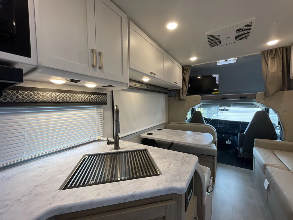 2026 Thor Motor Coach Freedom Elite 28HZ, Photos photo 6