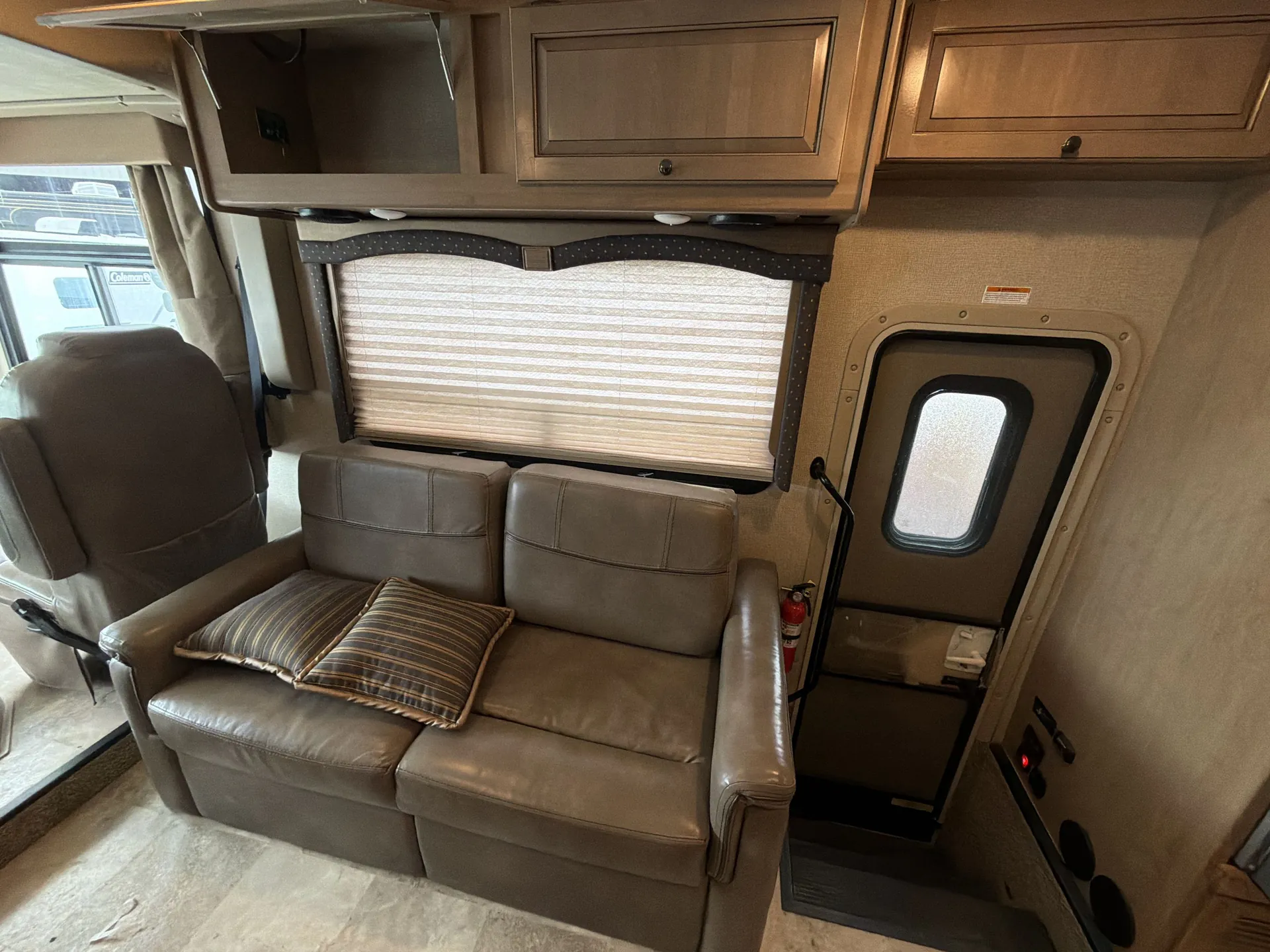 2018 Thor Motor Coach Windsport 34J — living area main