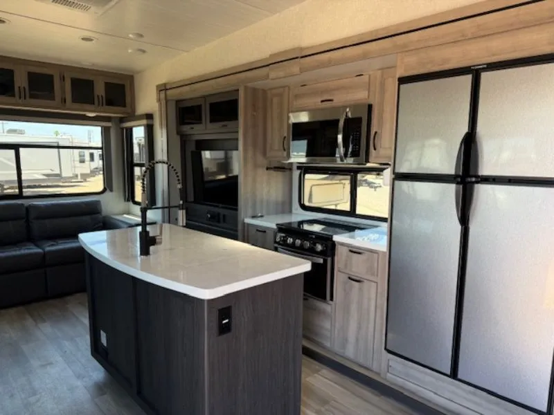 2021 Winnebago Voyage V2932RL - Photo 4