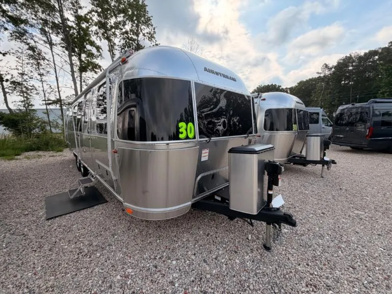 2026 Airstream Flying Cloud 30FB Bunk - Photo 3
