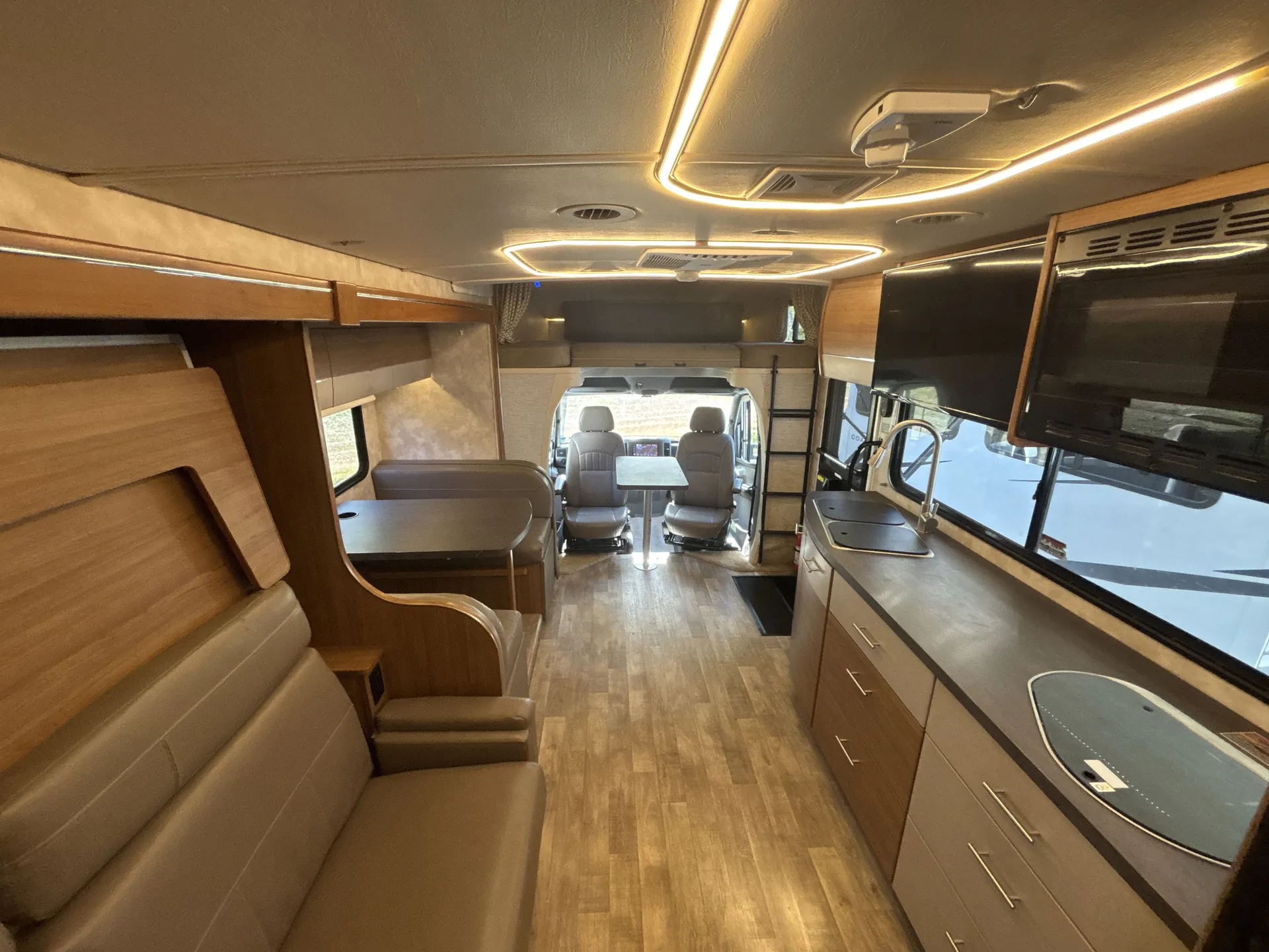 2018 Winnebago View 24D — living area main