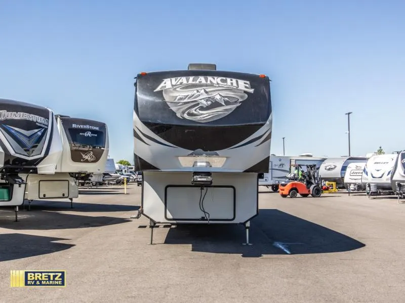 2017 Keystone Avalanche 361TG - Photo 3