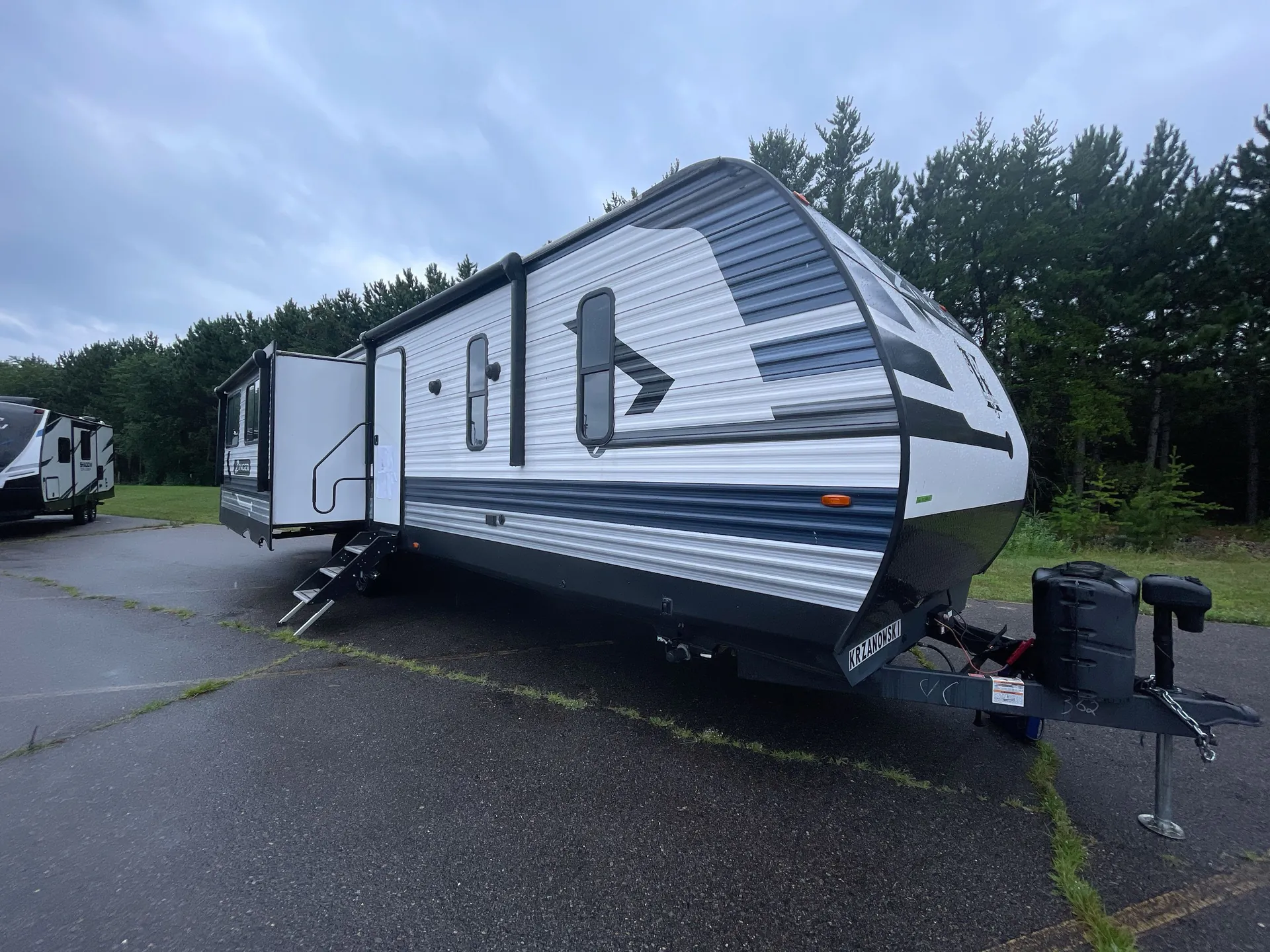 2022 CrossRoads Zinger 340RE - Photo 2