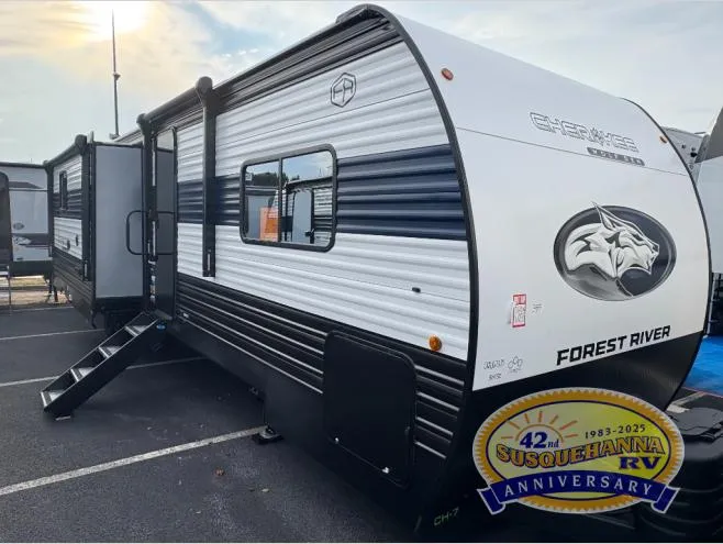 2026 Forest River Cherokee Wolf Den 304SR - Photo 2