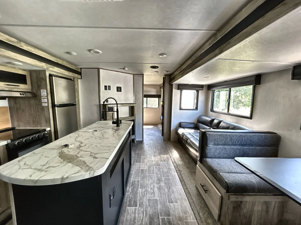 2022 Forest River Cherokee Alpha Wolf 33BH-L, Photos photo 21