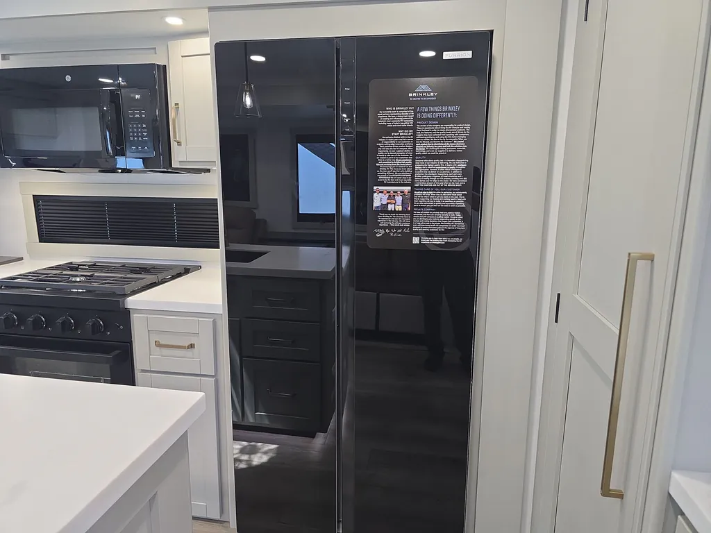 2026 Brinkley Model Z Air 297, Photos photo 15