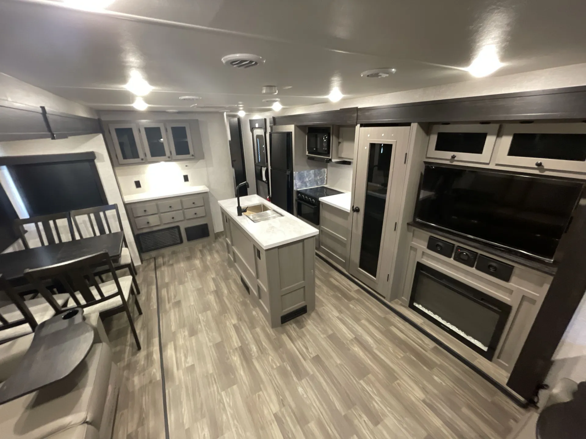 2024 Starcraft GSL 275RLS — living area main