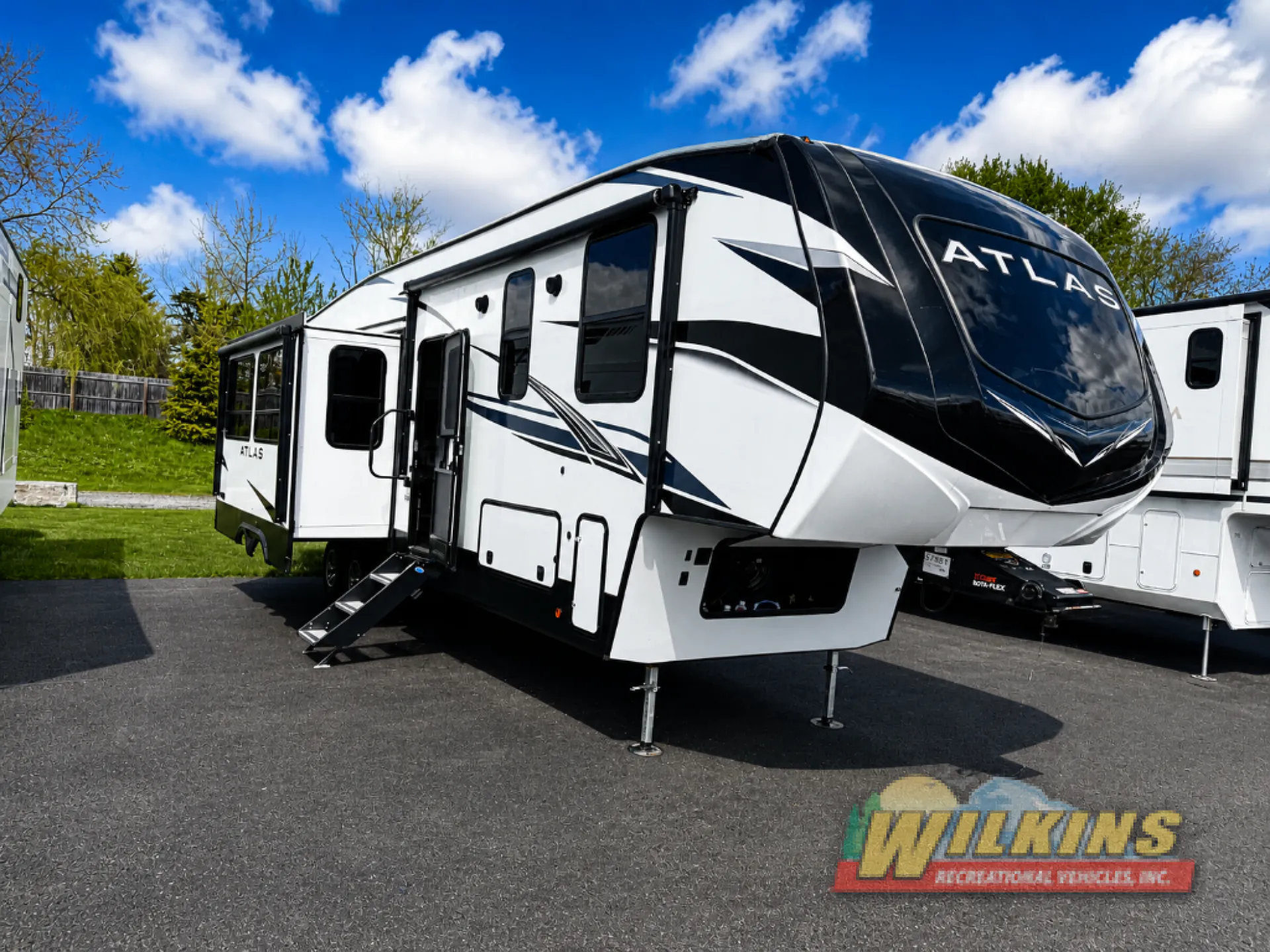 2022 Dutchmen Atlas 3342BHF - Photo 2