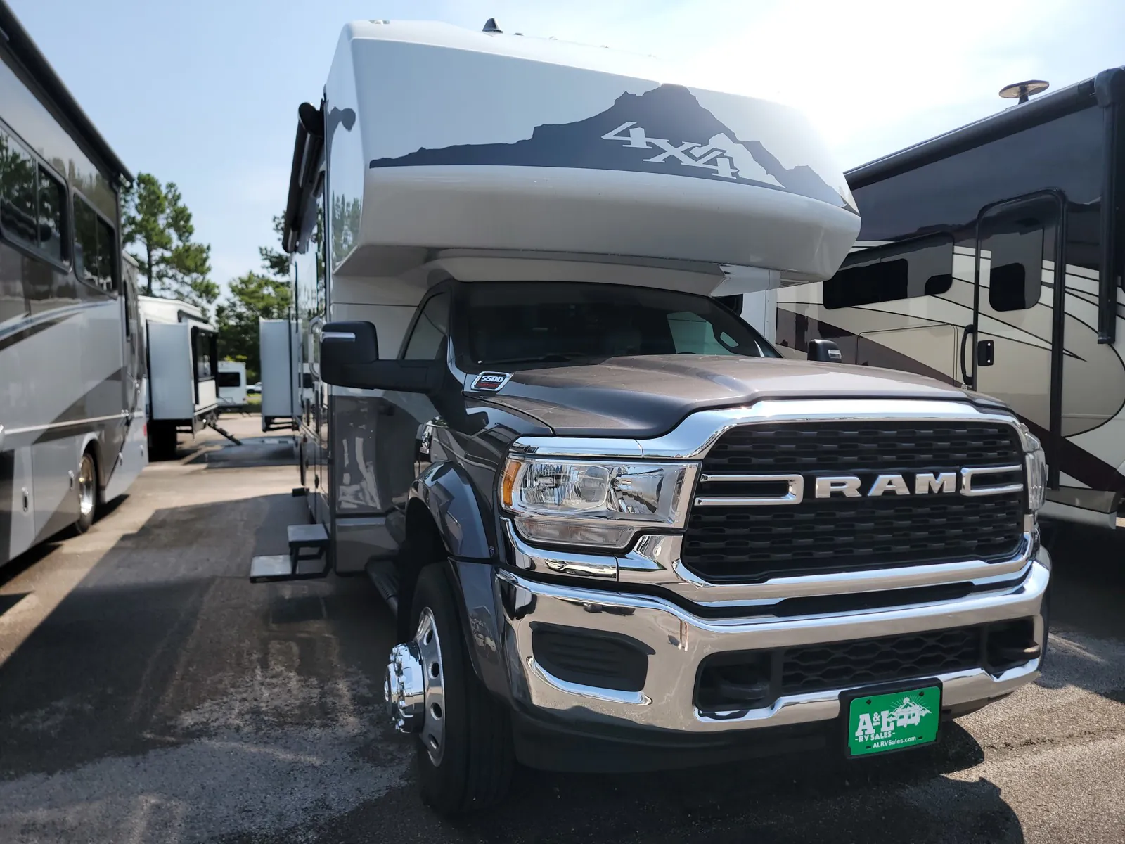 2025 Dynamax Corp Isata 5 Series 30FW - Photo 2
