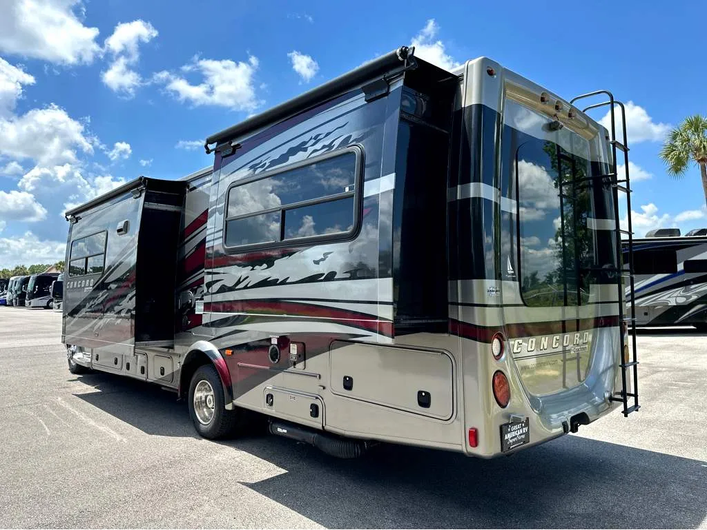 2013 Coachmen Concord 300TS - Photo 4