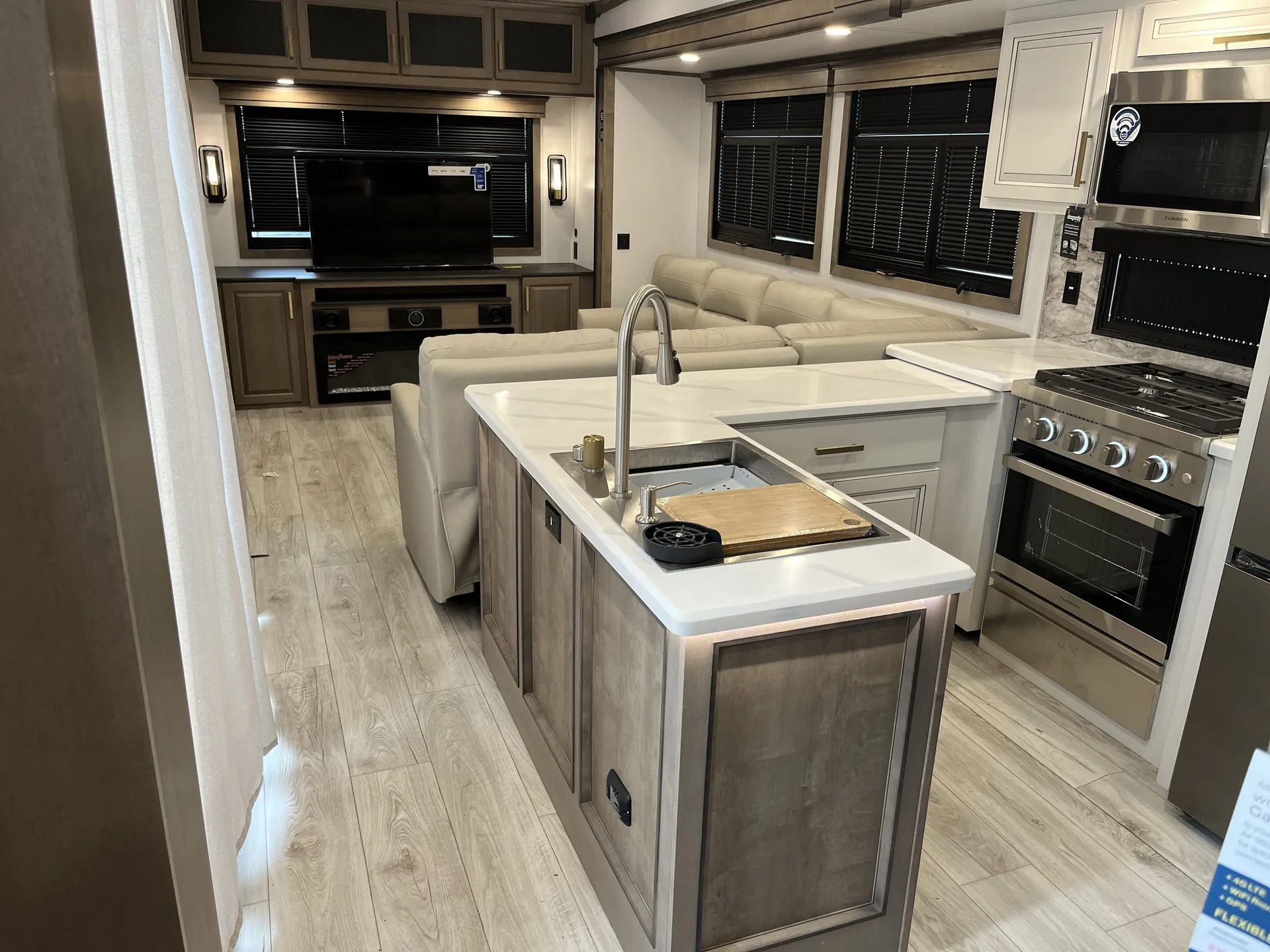 2025 Keystone Montana 3532SP — living area main