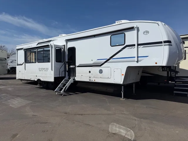 2026 CHEROKEE Arctic Wolf 38DST - Main photo