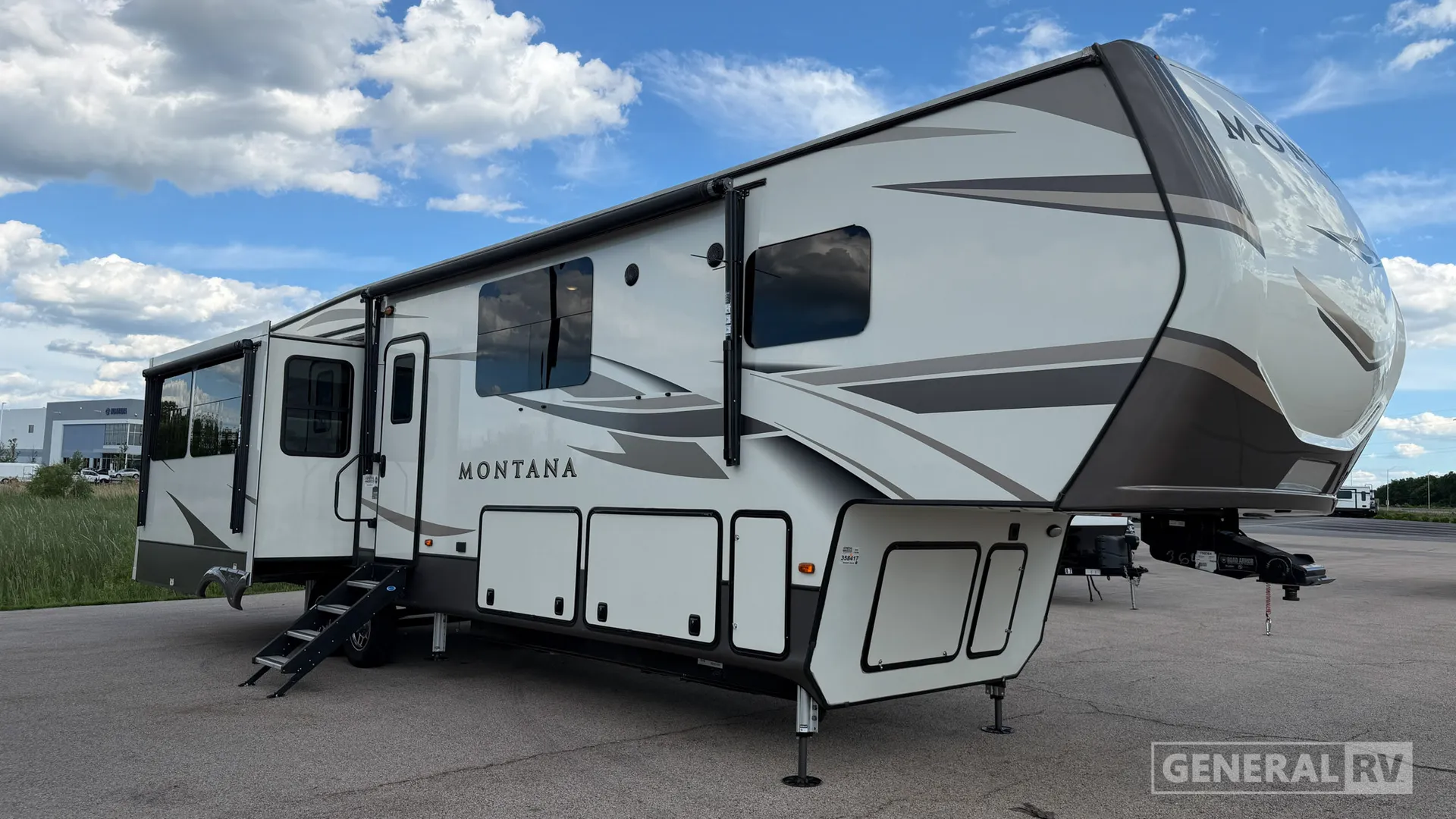 2020 Keystone Montana 3855BR - Photo 2