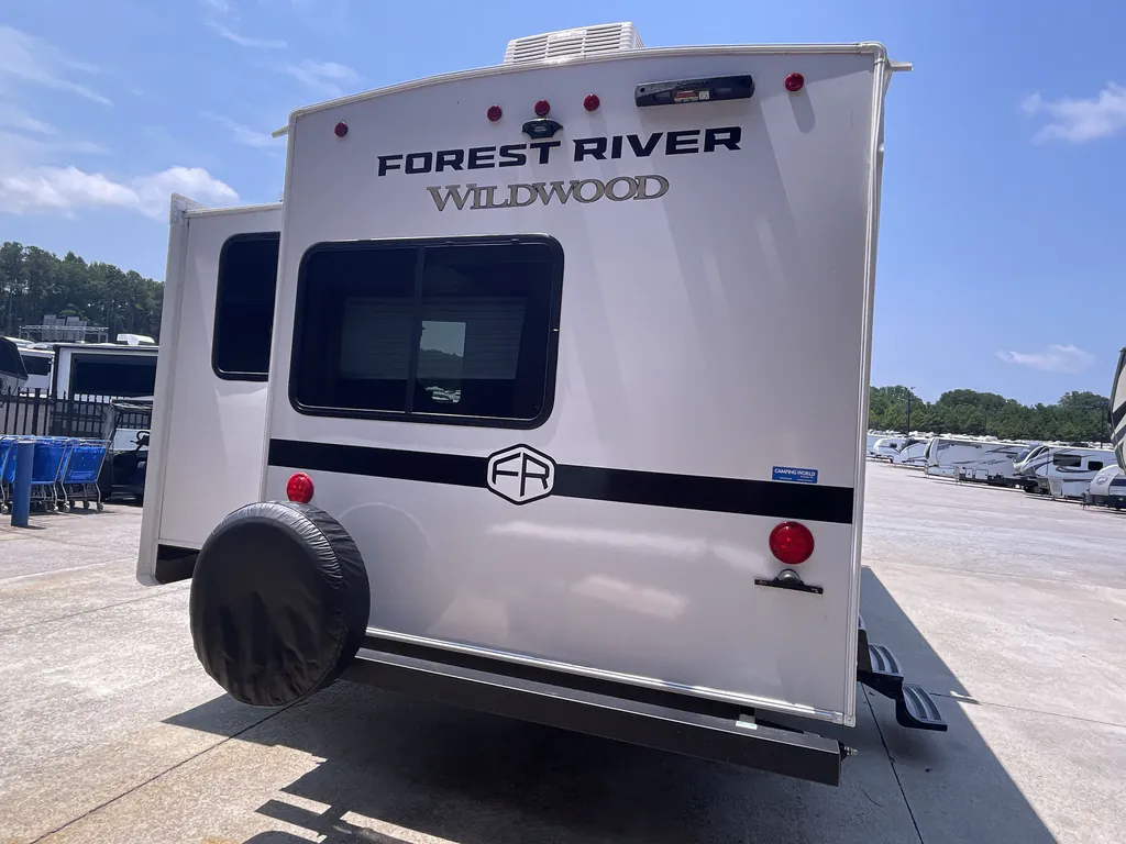 2025 Forest River Wildwood 36VBDS, Photos photo 7