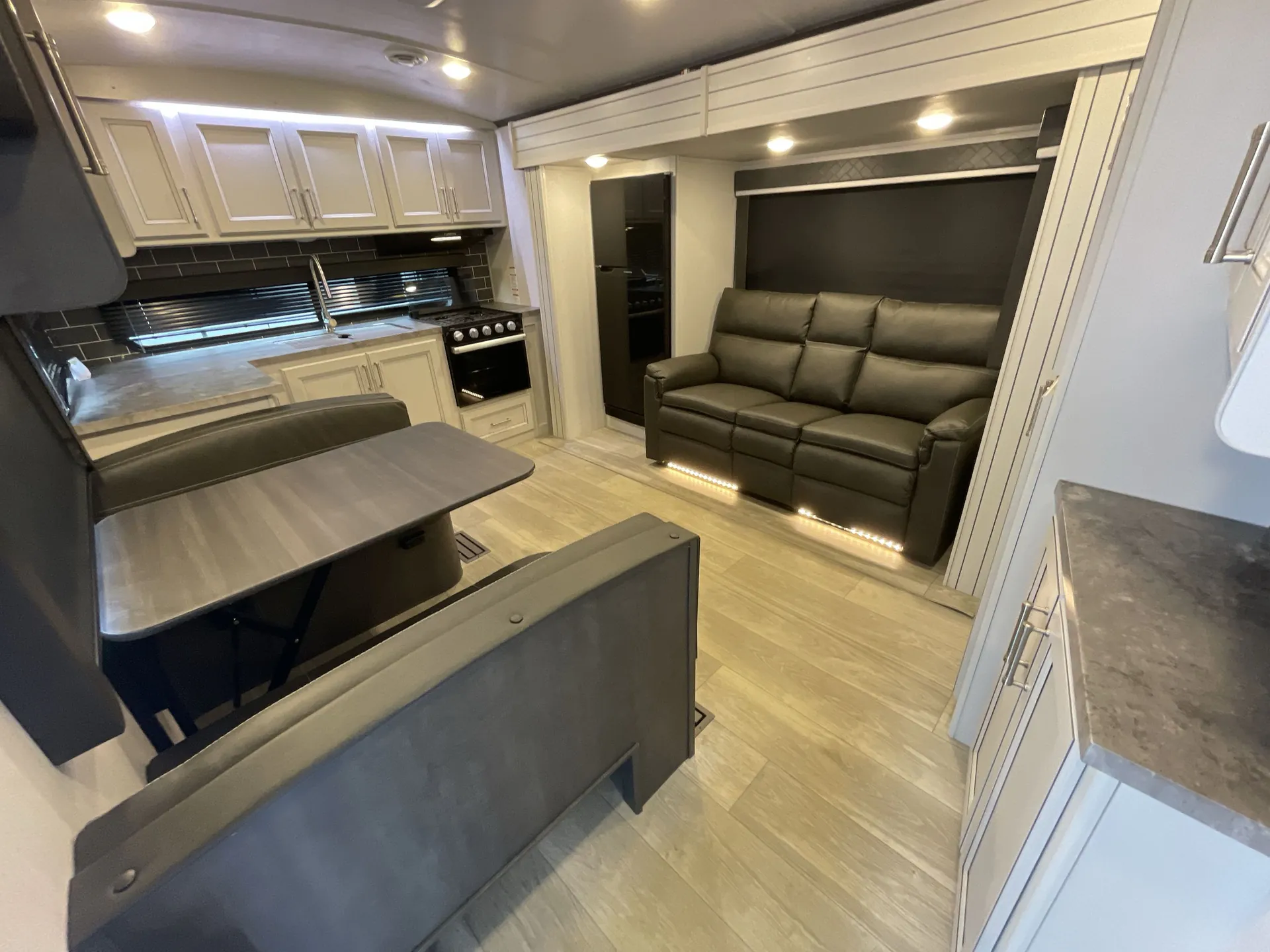 2024 Keystone Cougar Half-Ton 25MLE — living area main