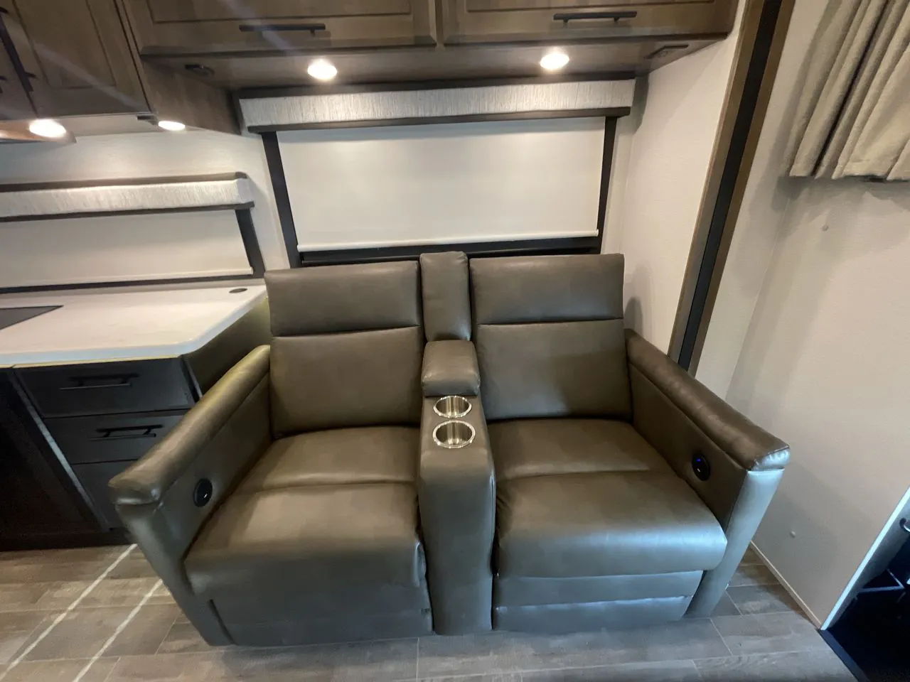 2023 Entegra Coach Accolade XT 35L - Photo 4