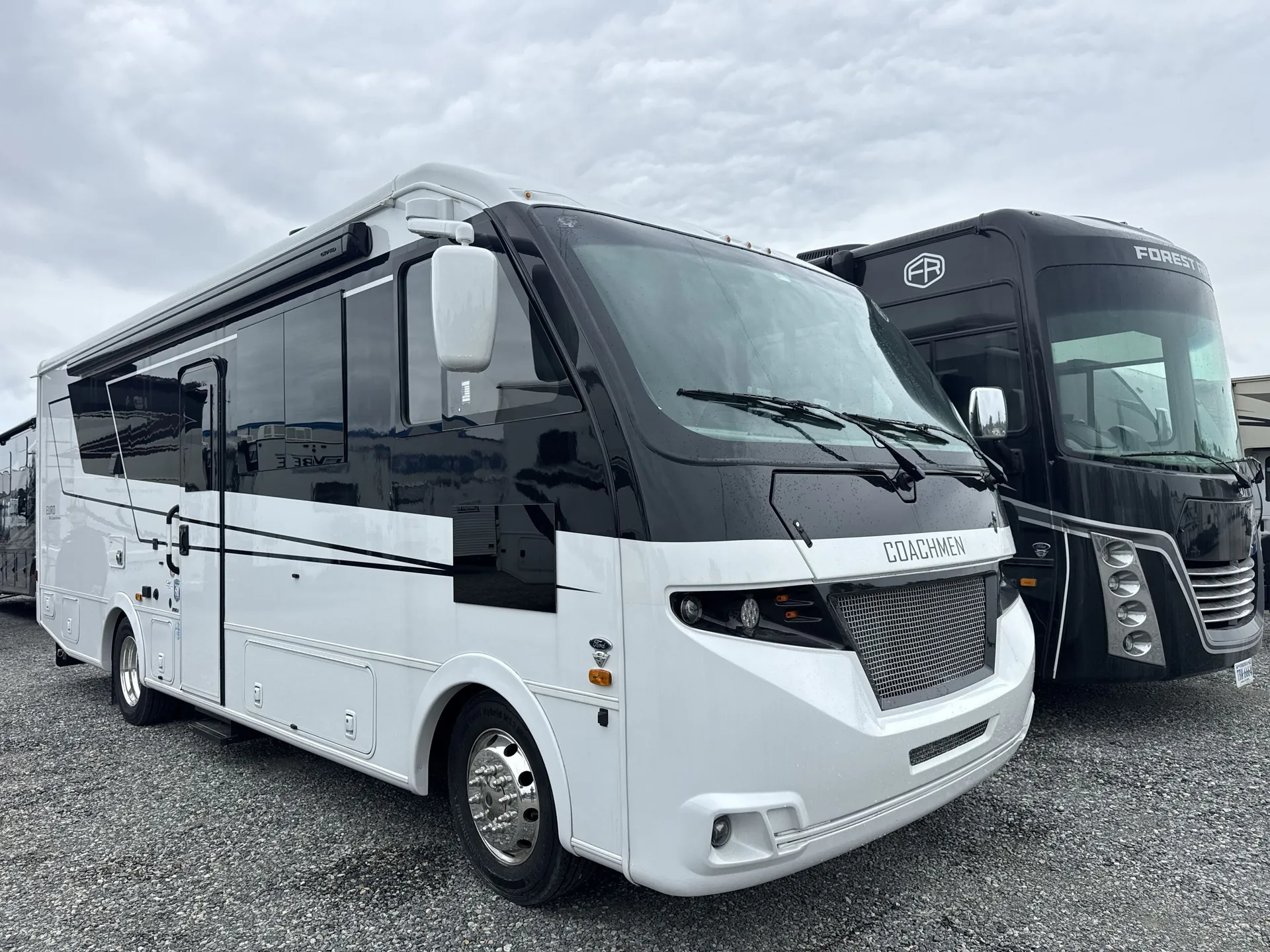 2025 Coachmen Euro 25EU - Photo 2